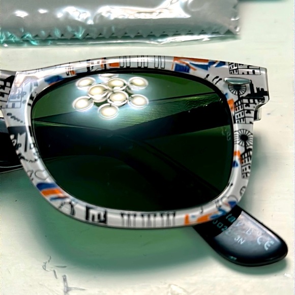 SPECIAL SERIES #8 Ray Ban Wayfarer London Print EUC - Picture 4 of 16